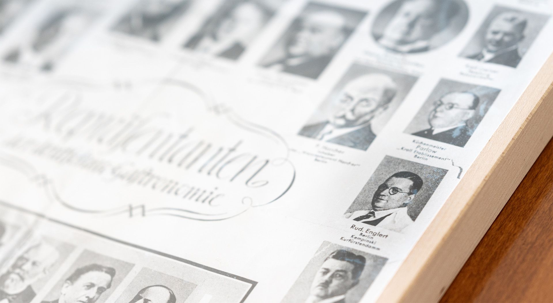 Ausstellung diverser historischer Produkte aus der Firmengeschichte
